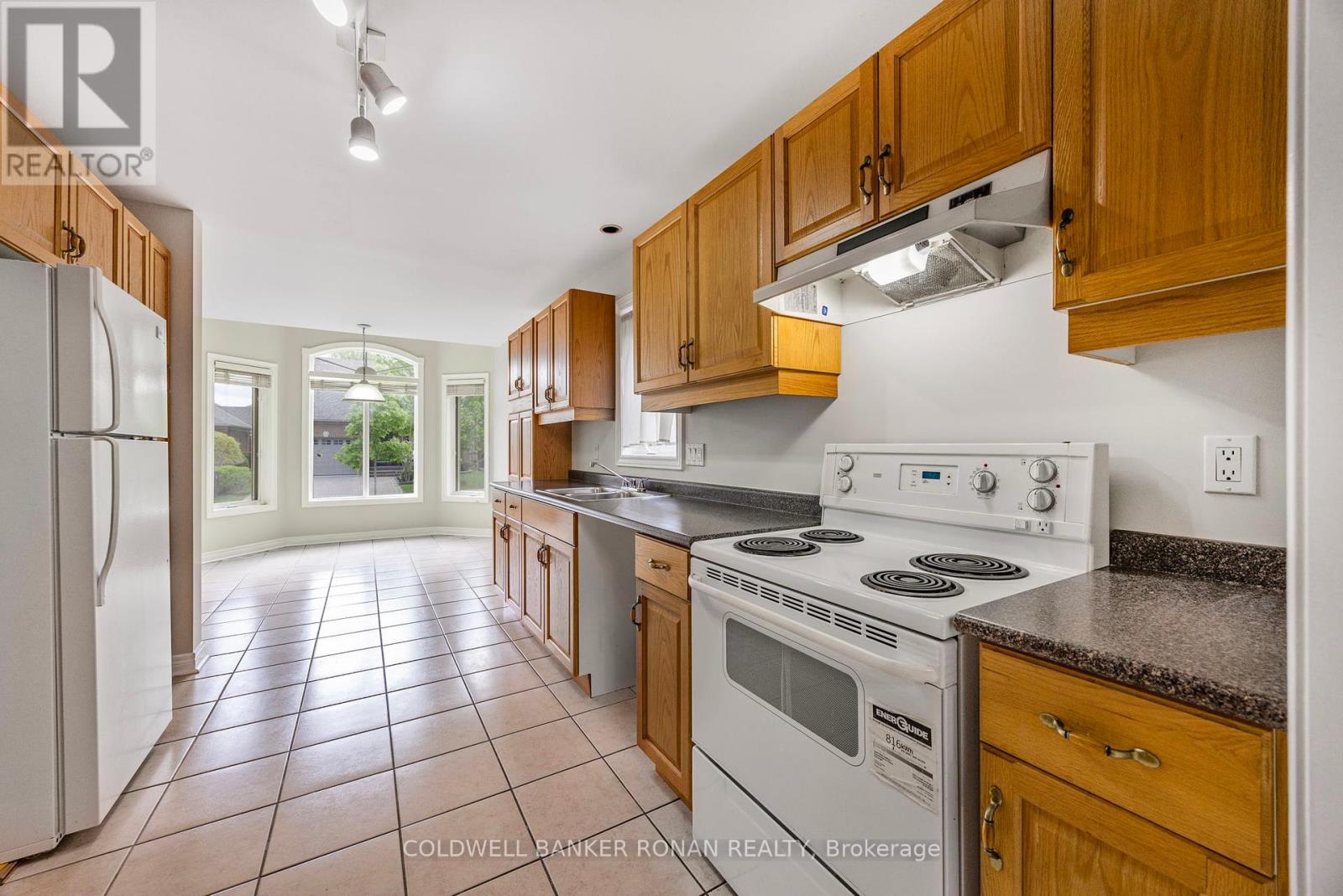 Photo 20 of 9 8 Malibu Manor W, New Tecumseth ON