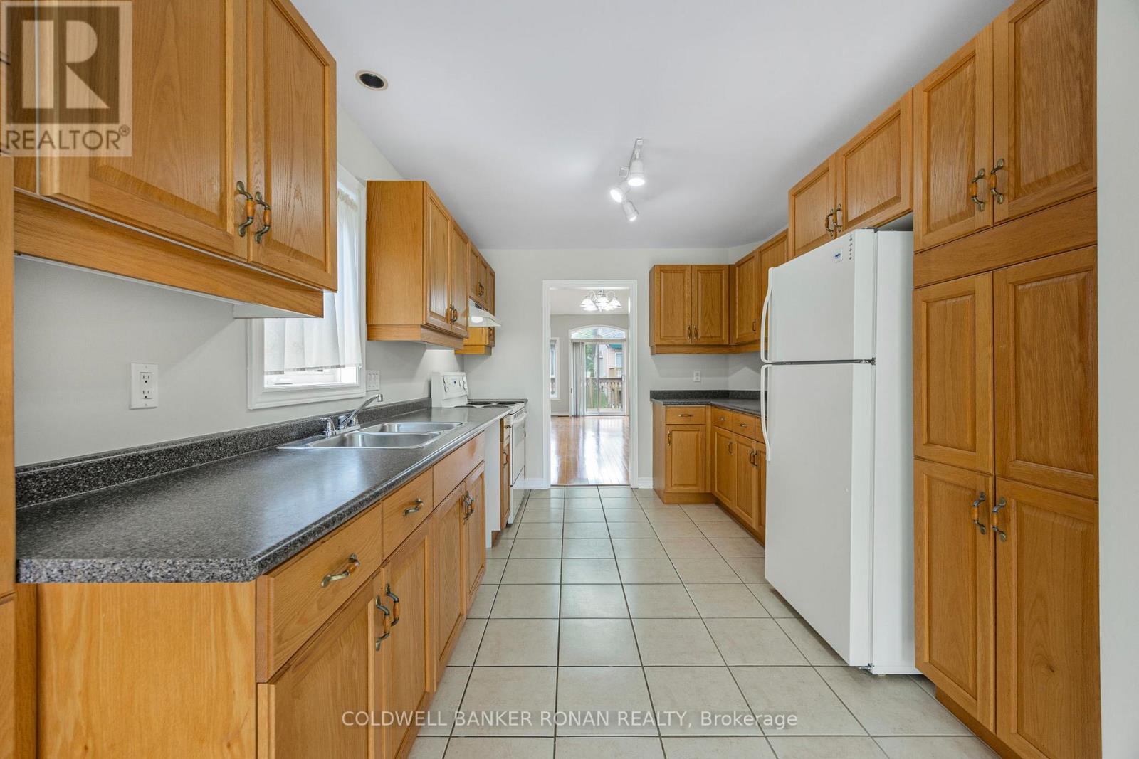 Photo 33 of 9 8 Malibu Manor W, New Tecumseth ON