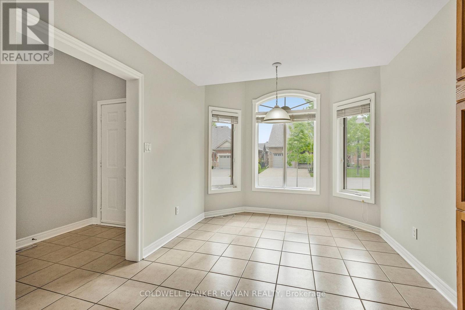 Photo 22 of 9 8 Malibu Manor W, New Tecumseth ON