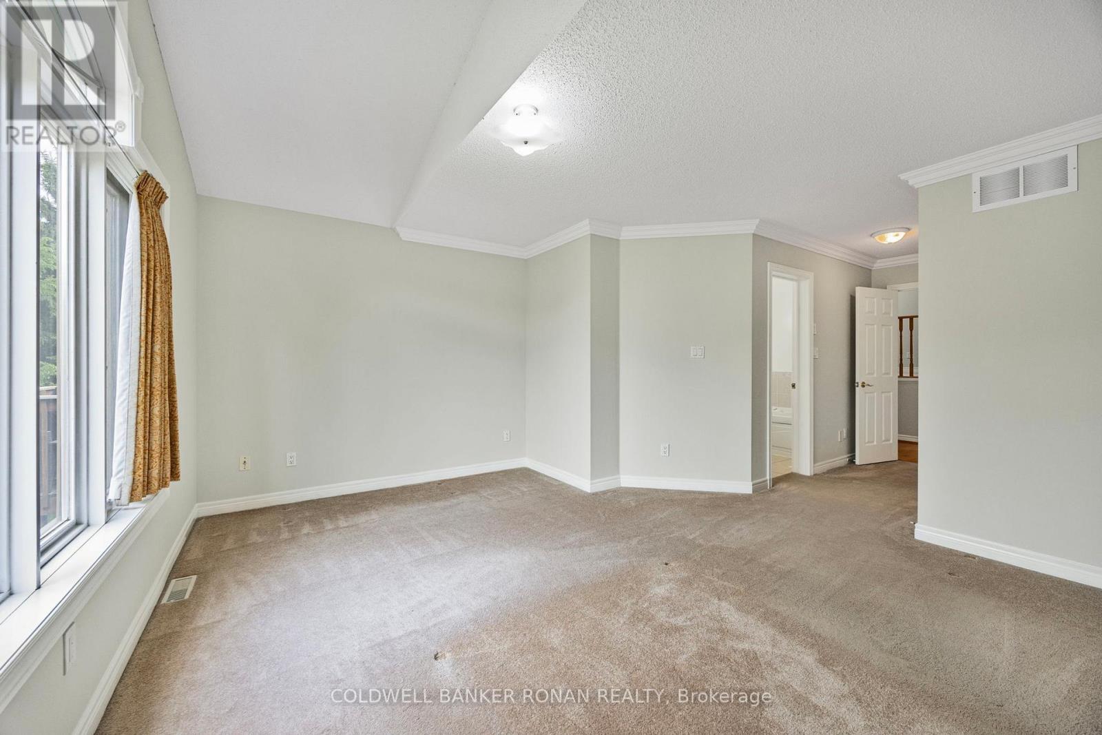 Photo 24 of 9 8 Malibu Manor W, New Tecumseth ON