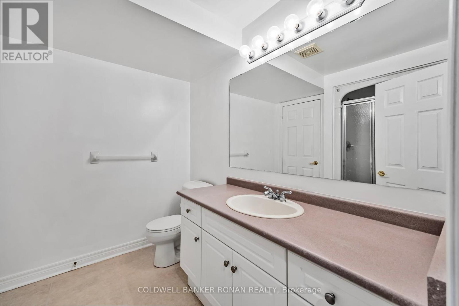 Photo 7 of 9 8 Malibu Manor W, New Tecumseth ON