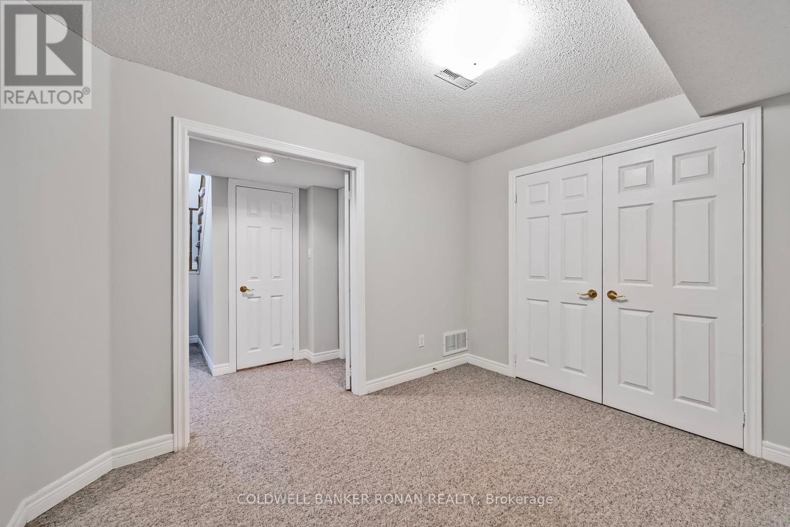 Photo 15 of 9 8 Malibu Manor W, New Tecumseth ON