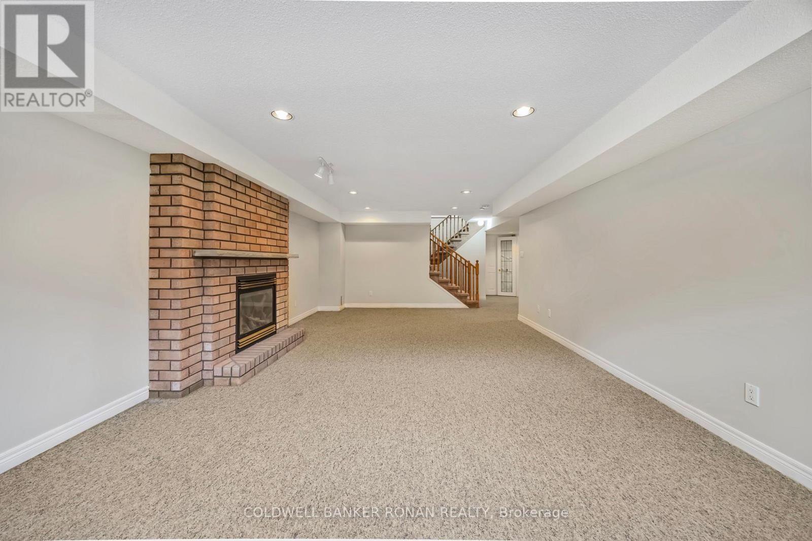 Photo 40 of 9 8 Malibu Manor W, New Tecumseth ON
