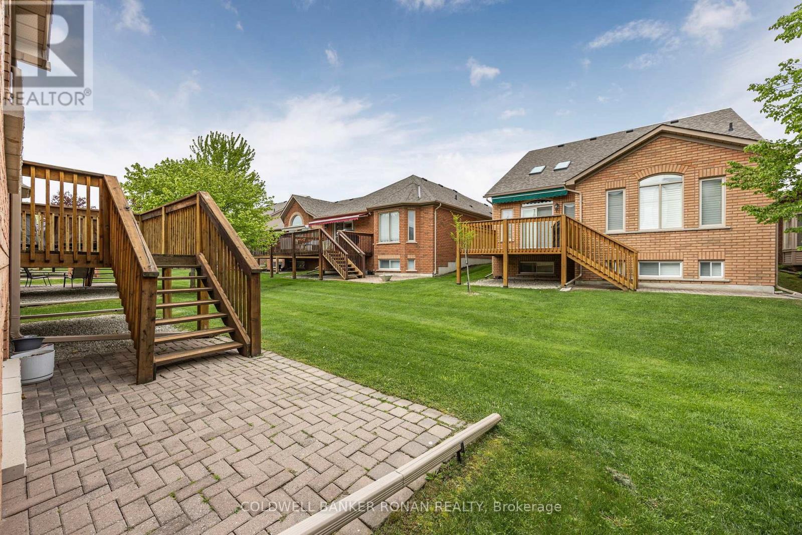 Photo 13 of 9 8 Malibu Manor W, New Tecumseth ON