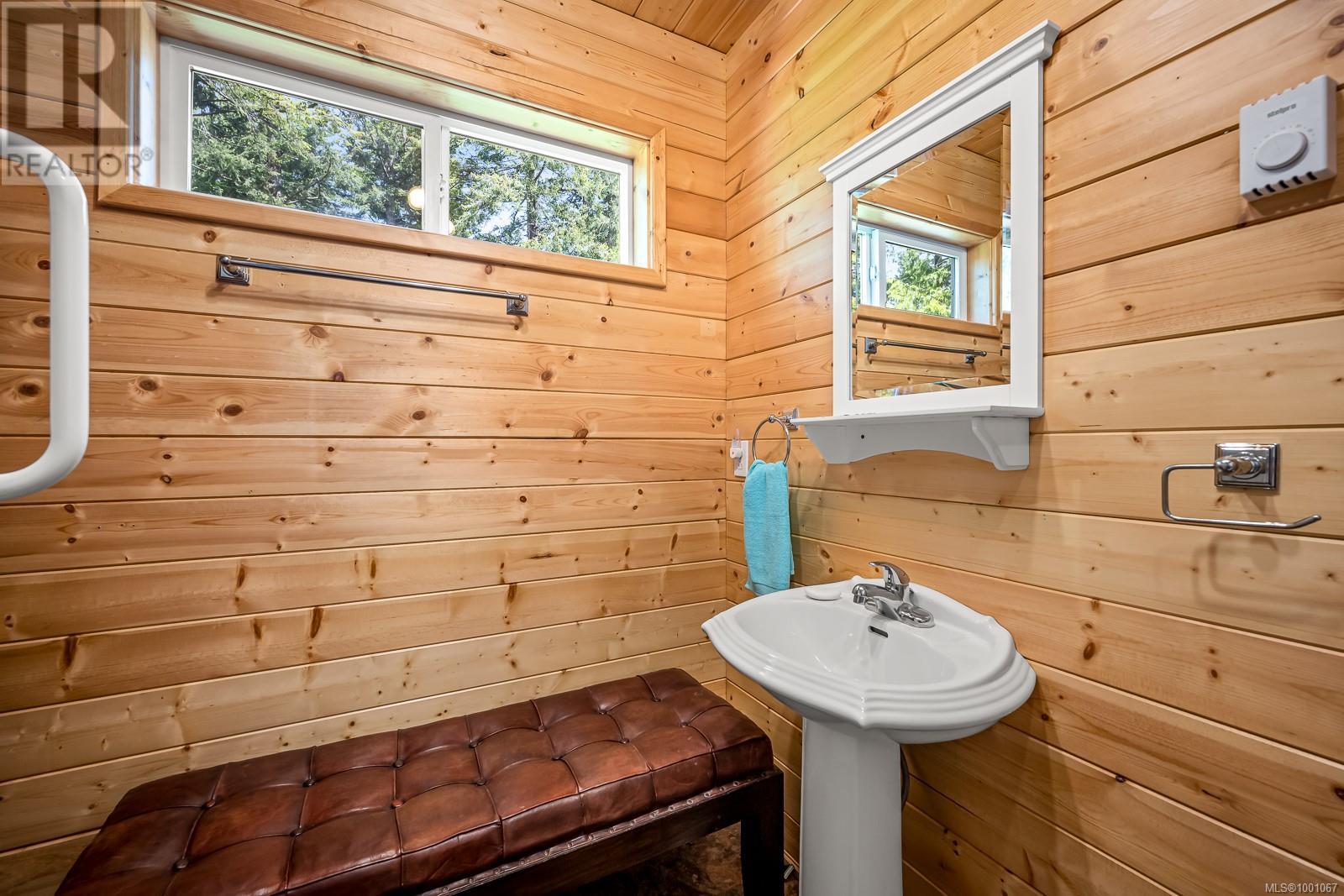 1415 Baikie Rd, Denman Island