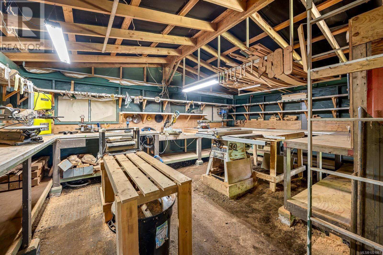 1415 Baikie Rd, Denman Island