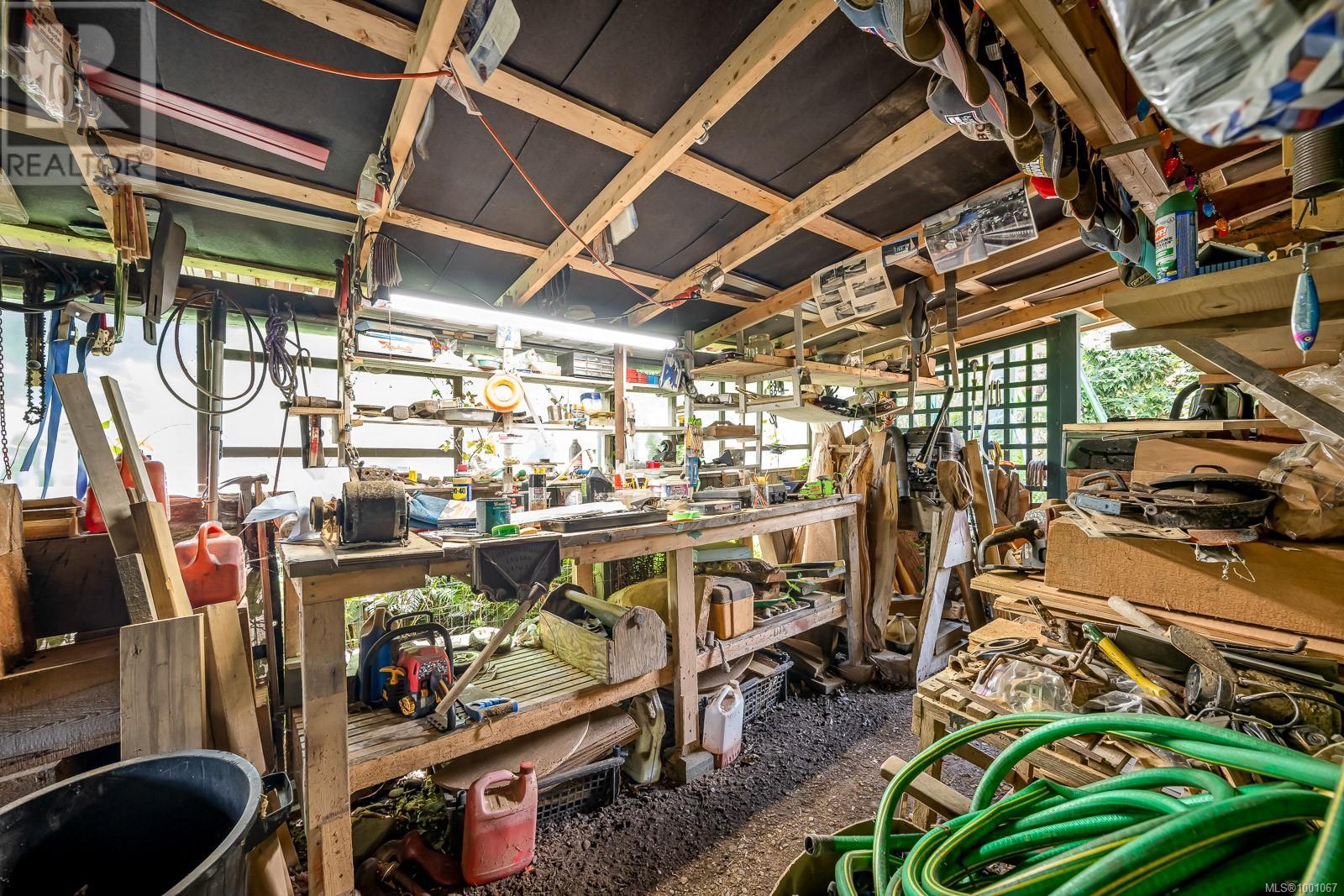 1415 Baikie Rd, Denman Island