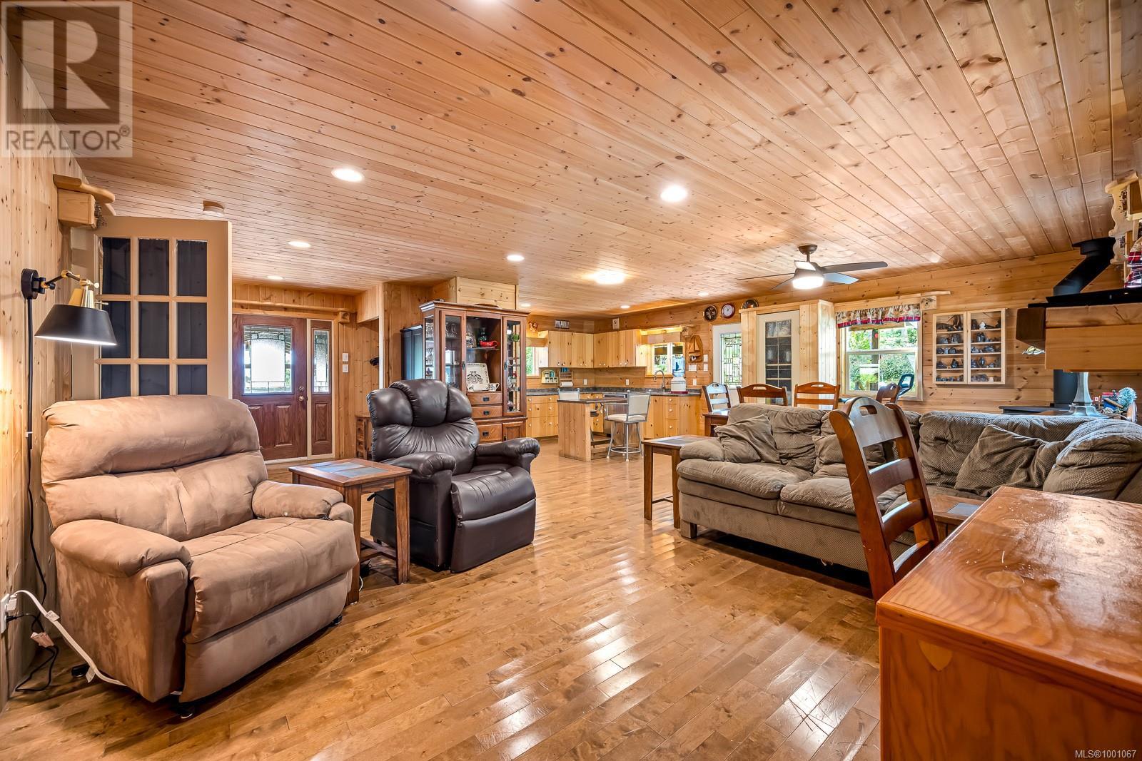 1415 Baikie Rd, Denman Island