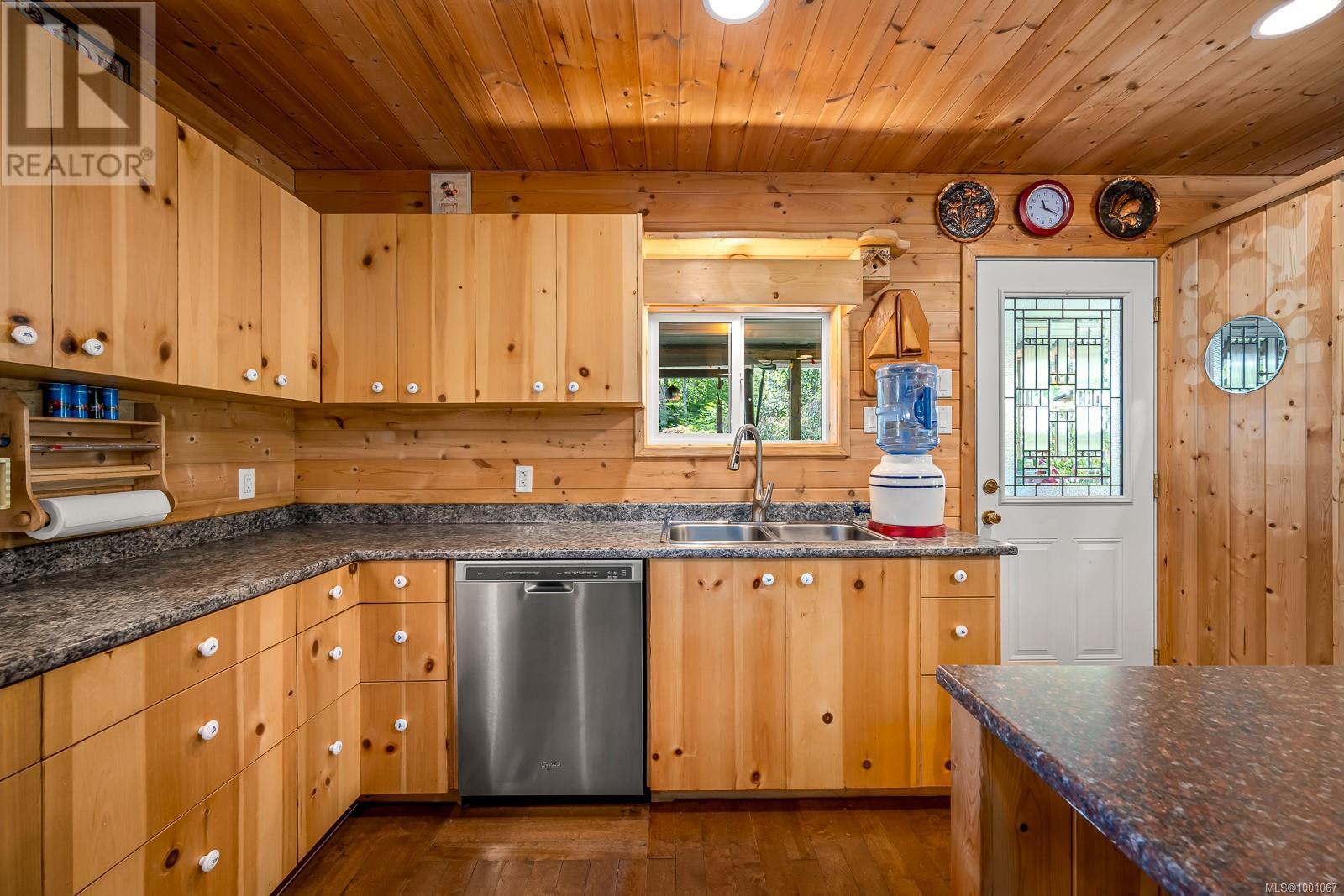 1415 Baikie Rd, Denman Island