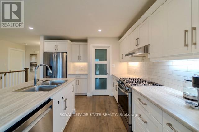 Photo 4 of 8 Harlequin Court, St Thomas ON