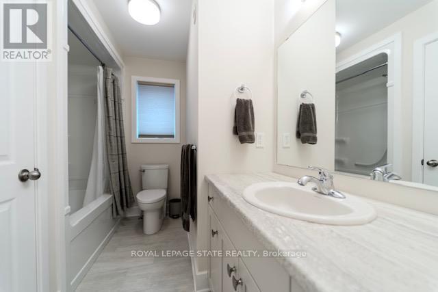 Photo 8 of 8 Harlequin Court, St Thomas ON