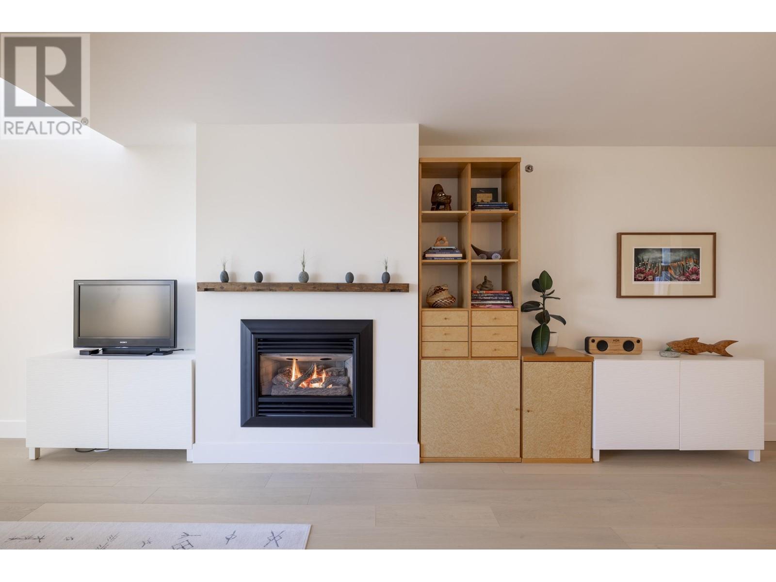 Photo 3 of 2240 York Avenue, Vancouver BC