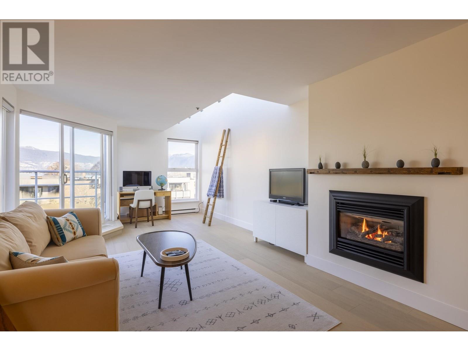 Photo 1 of 2240 York Avenue, Vancouver BC