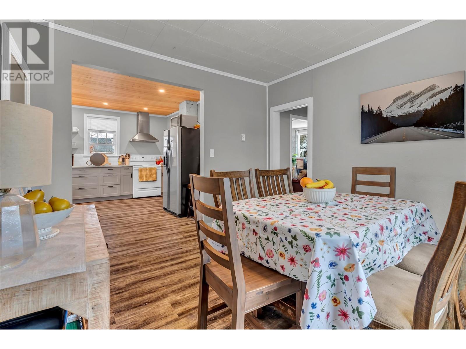  11406 VICTORIA Road South, Summerland