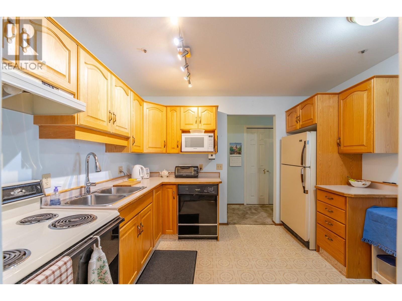 #206 920 ARGYLE STREET - Image 9