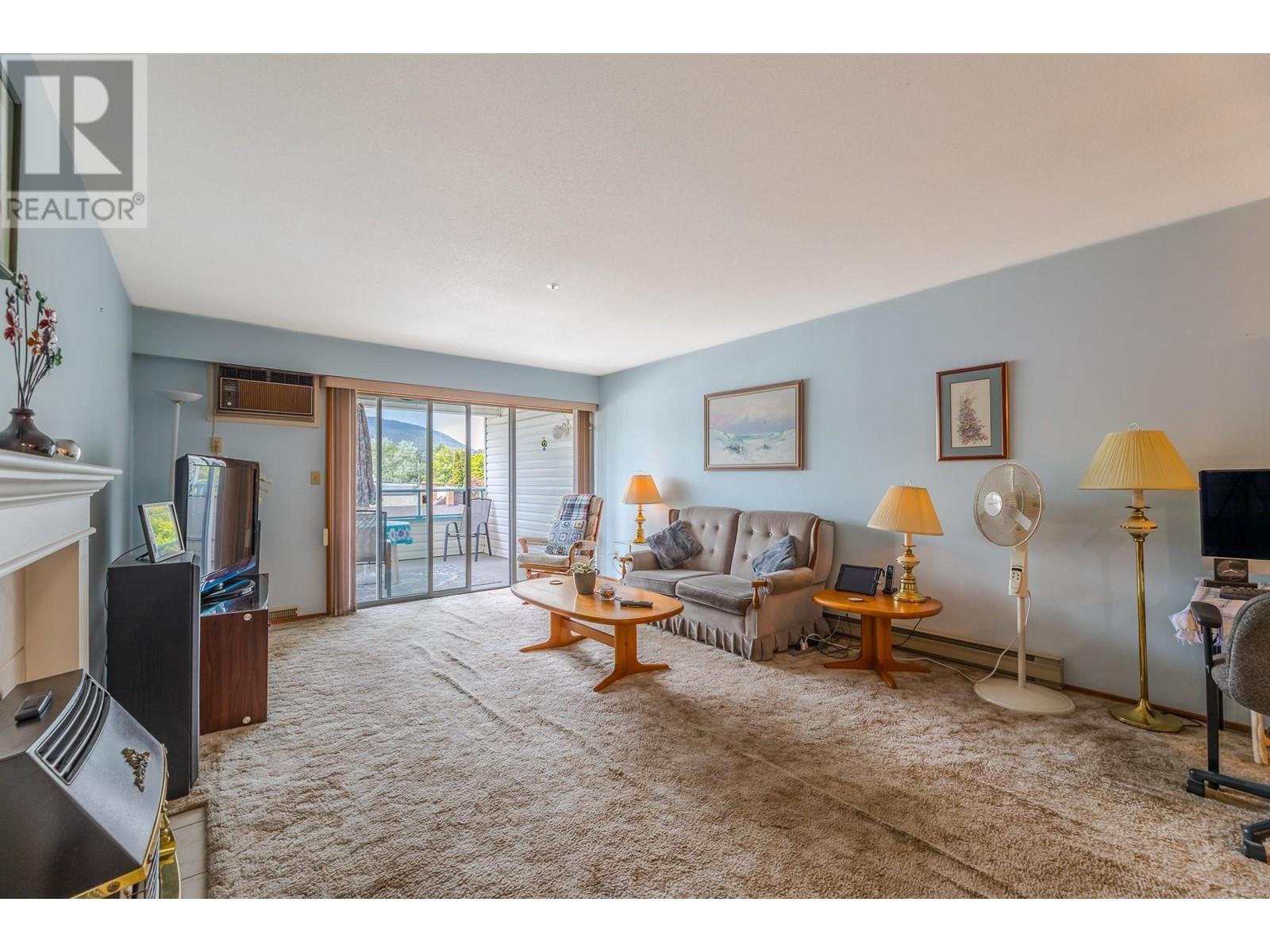 #206 920 ARGYLE STREET - Image 4