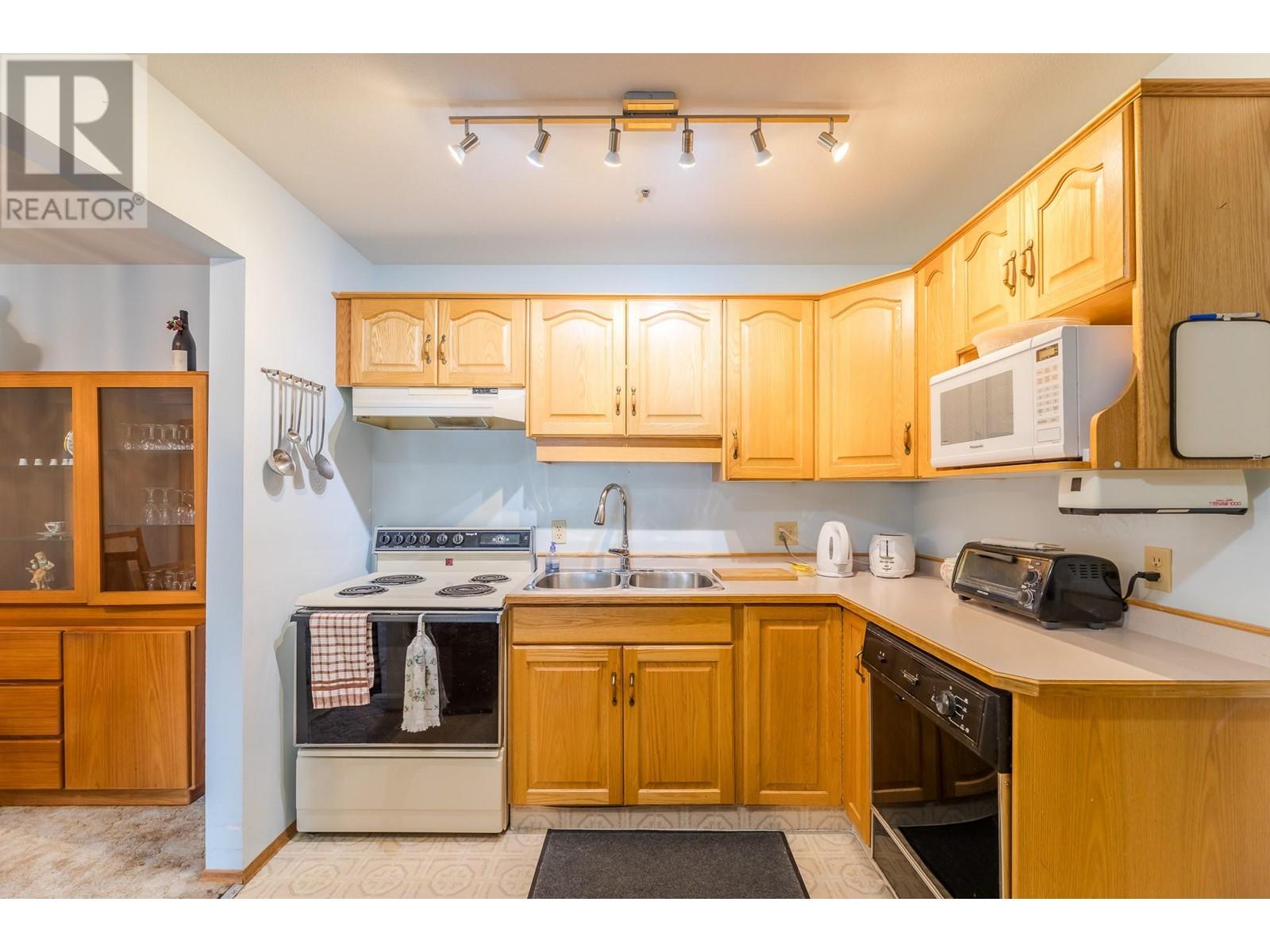 #206 920 ARGYLE STREET - Image 10