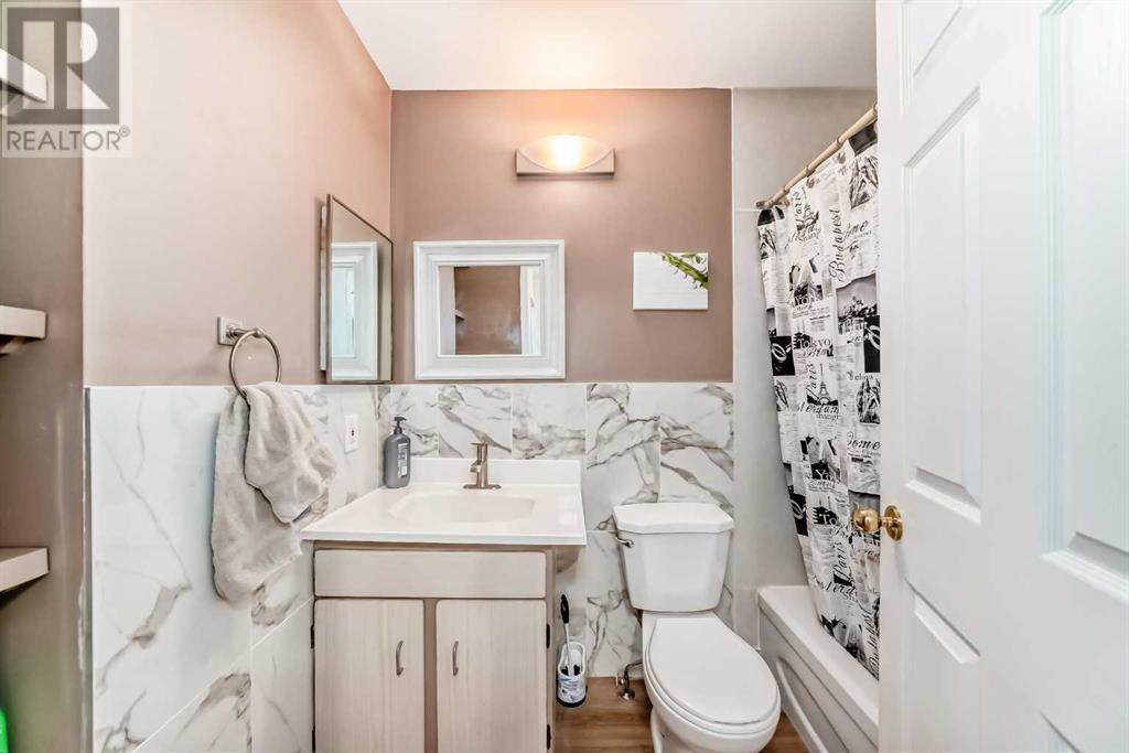 Single Family House Bi-level for Sale in  Berwick Drive NW Beddington Heights Calgary 