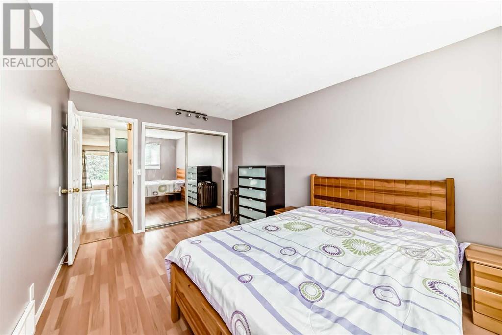 Single Family House Bi-level for Sale in  Berwick Drive NW Beddington Heights Calgary 