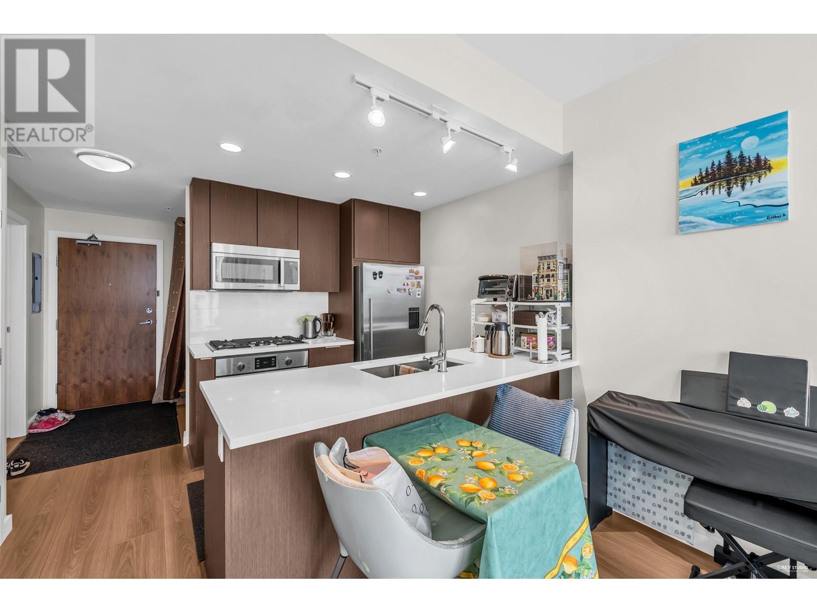Photo 13 of 1106 8688 Hazelbridge Way, Richmond BC