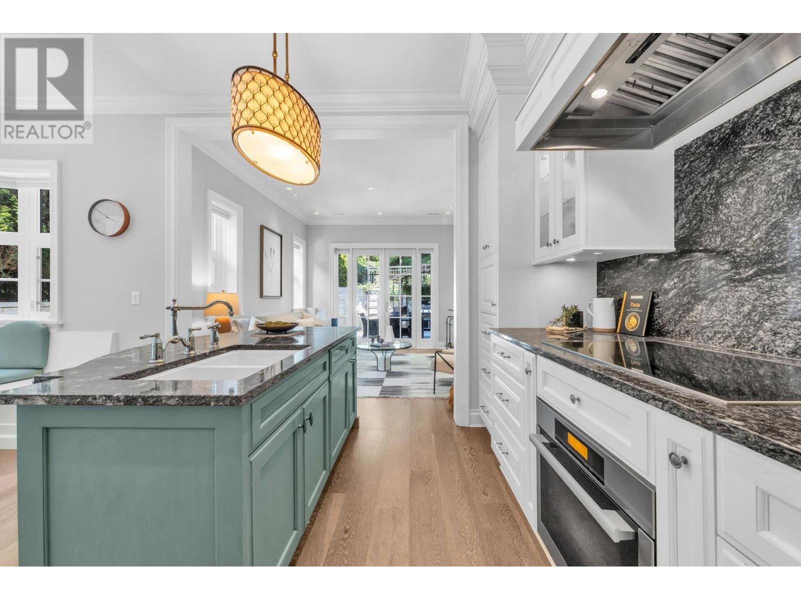4348 ERWIN DRIVE, West Vancouver