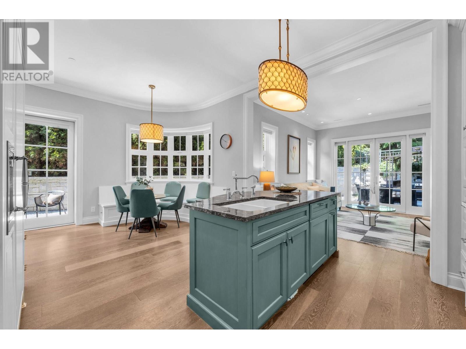 4348 ERWIN DRIVE, West Vancouver
