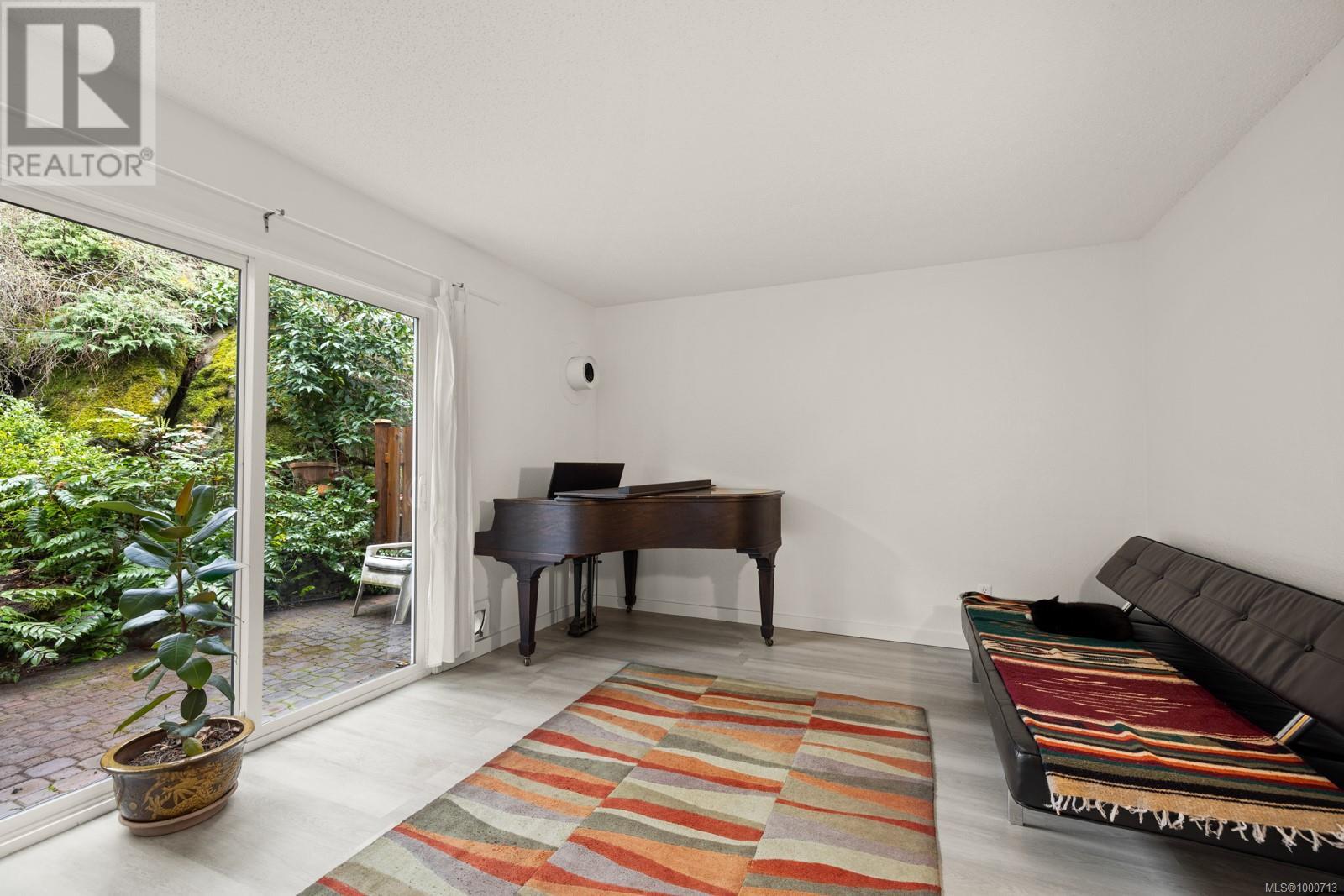 Photo 6 of 4 1500 Glentana Rd, View Royal BC