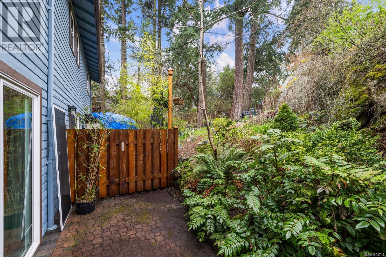 Photo 8 of 4 1500 Glentana Rd, View Royal BC