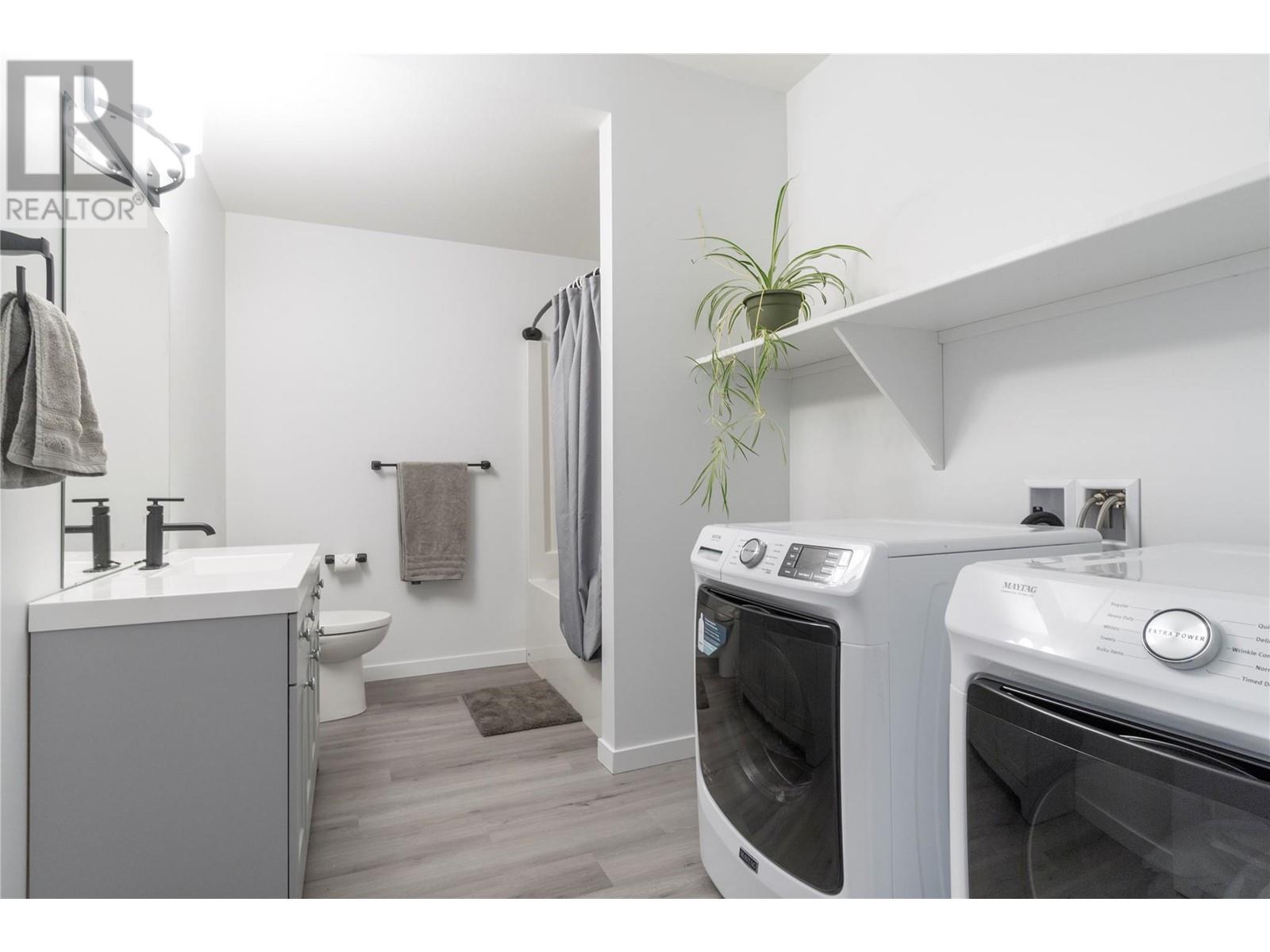Photo 2 of 1240 52 Avenue, Salmon Arm BC
