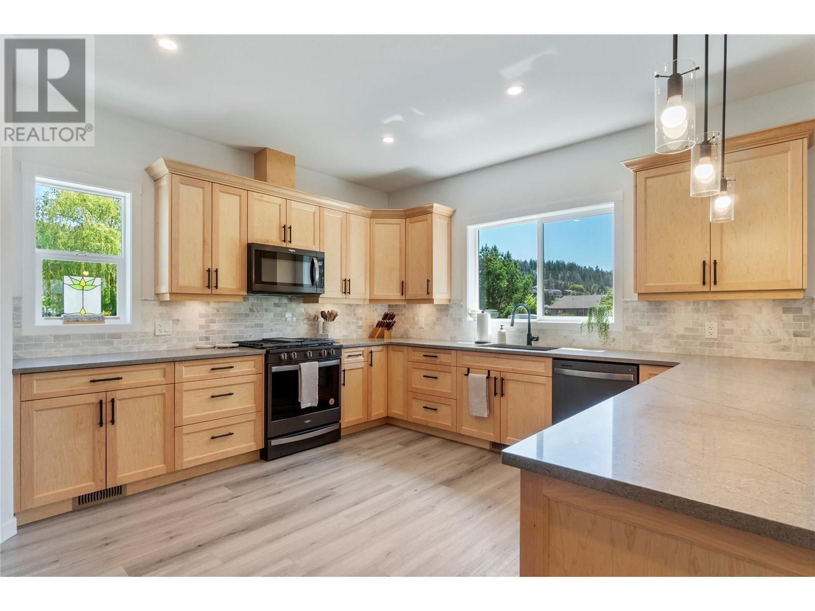 Photo 31 of 1240 52 Avenue, Salmon Arm BC