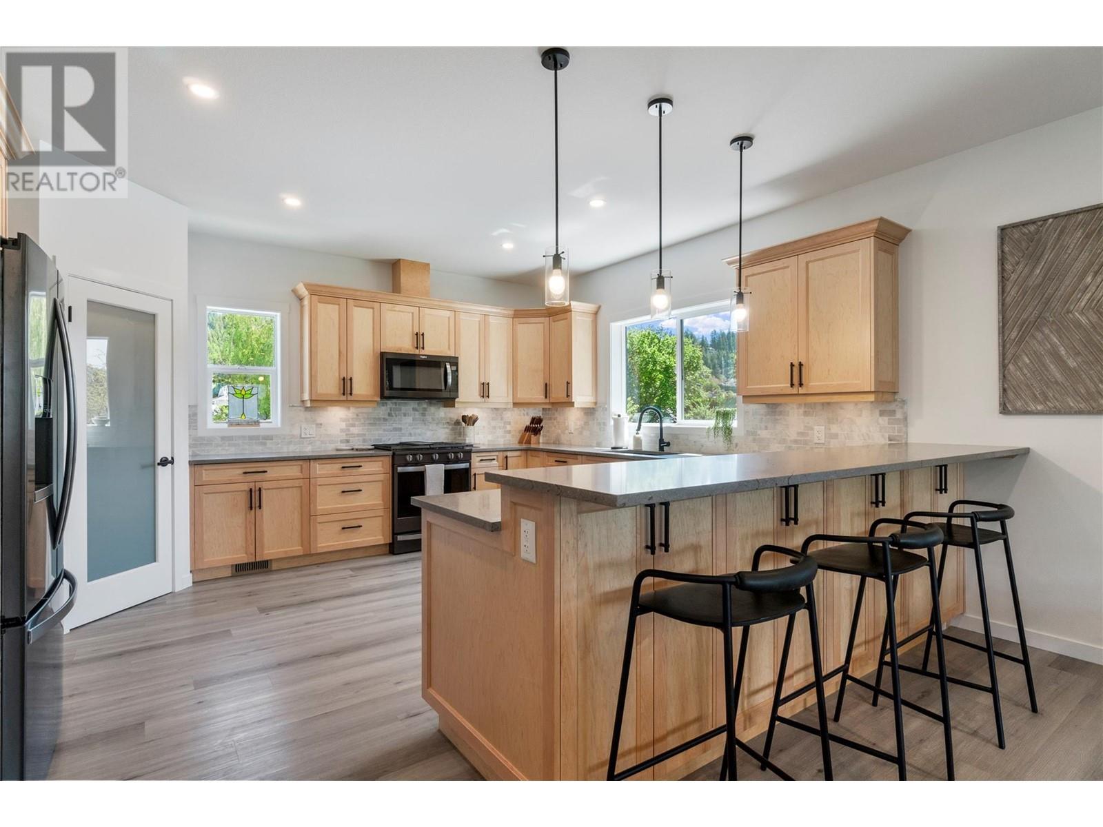 Photo 6 of 1240 52 Avenue, Salmon Arm BC