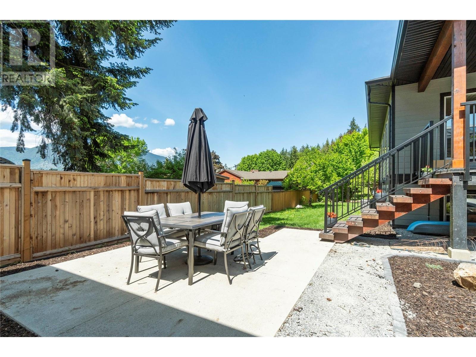 Photo 4 of 1240 52 Avenue, Salmon Arm BC