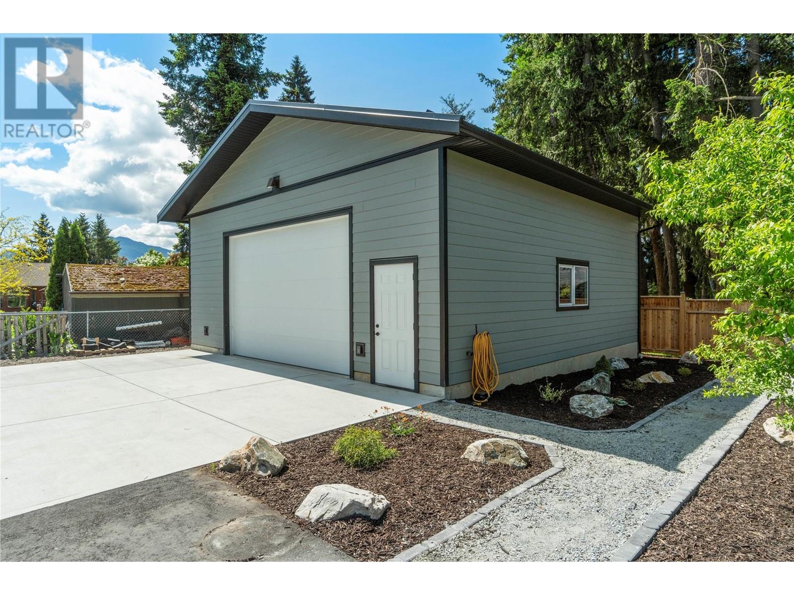  1240 52 Avenue, Salmon Arm