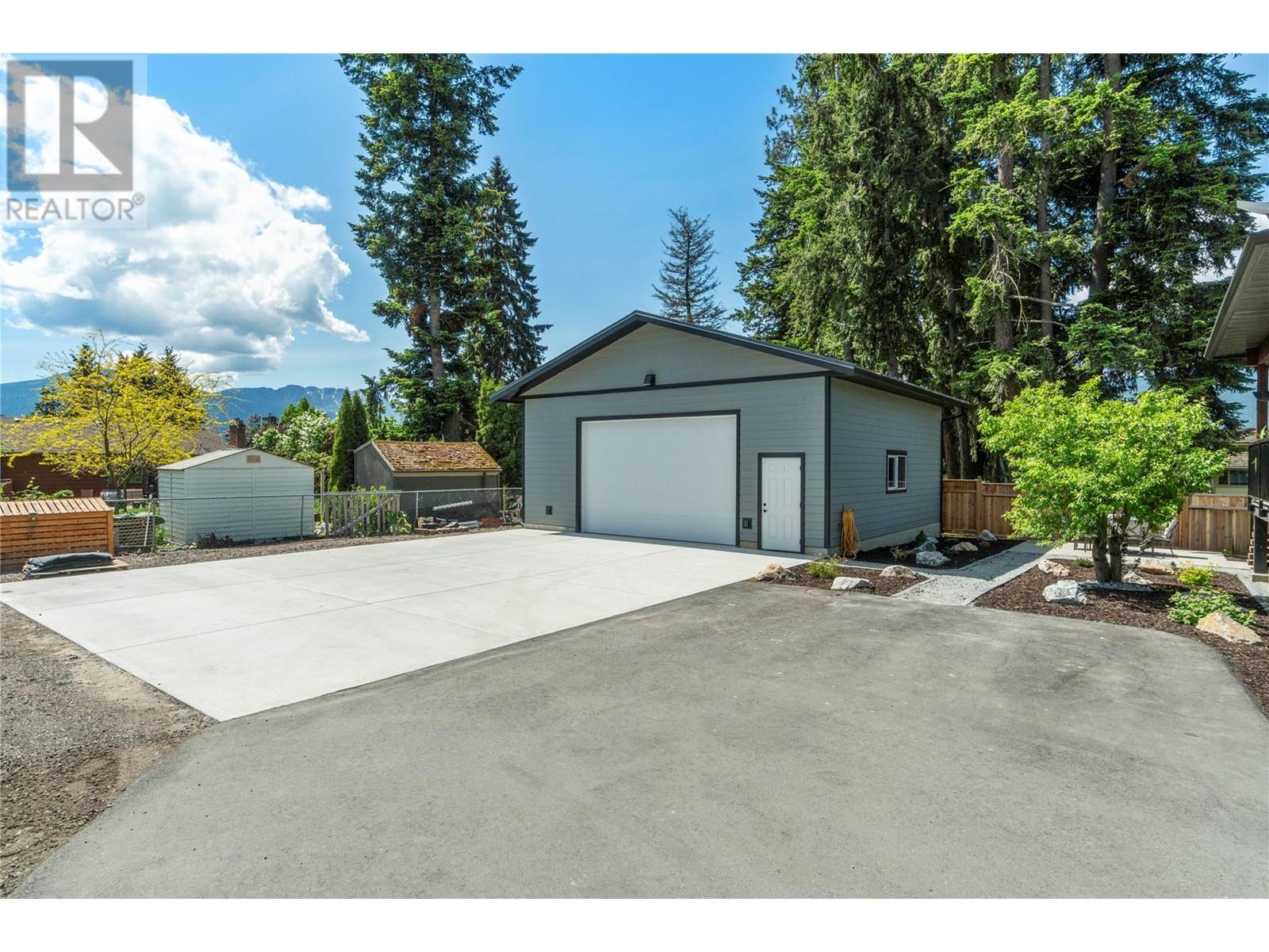 Photo 34 of 1240 52 Avenue, Salmon Arm BC