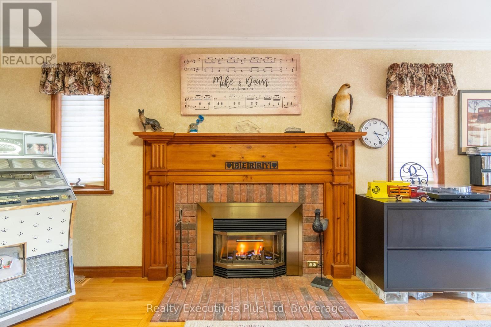 Photo 2 of 12 Robert Street, Sundridge ON