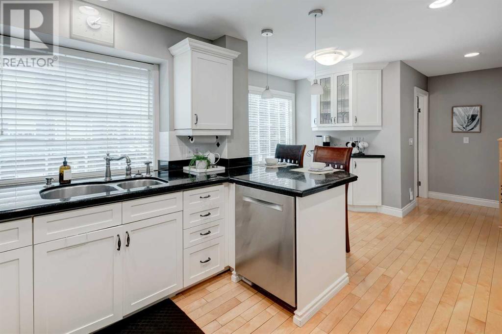 Single Family House for Sale in    Street NW Varsity Calgary 