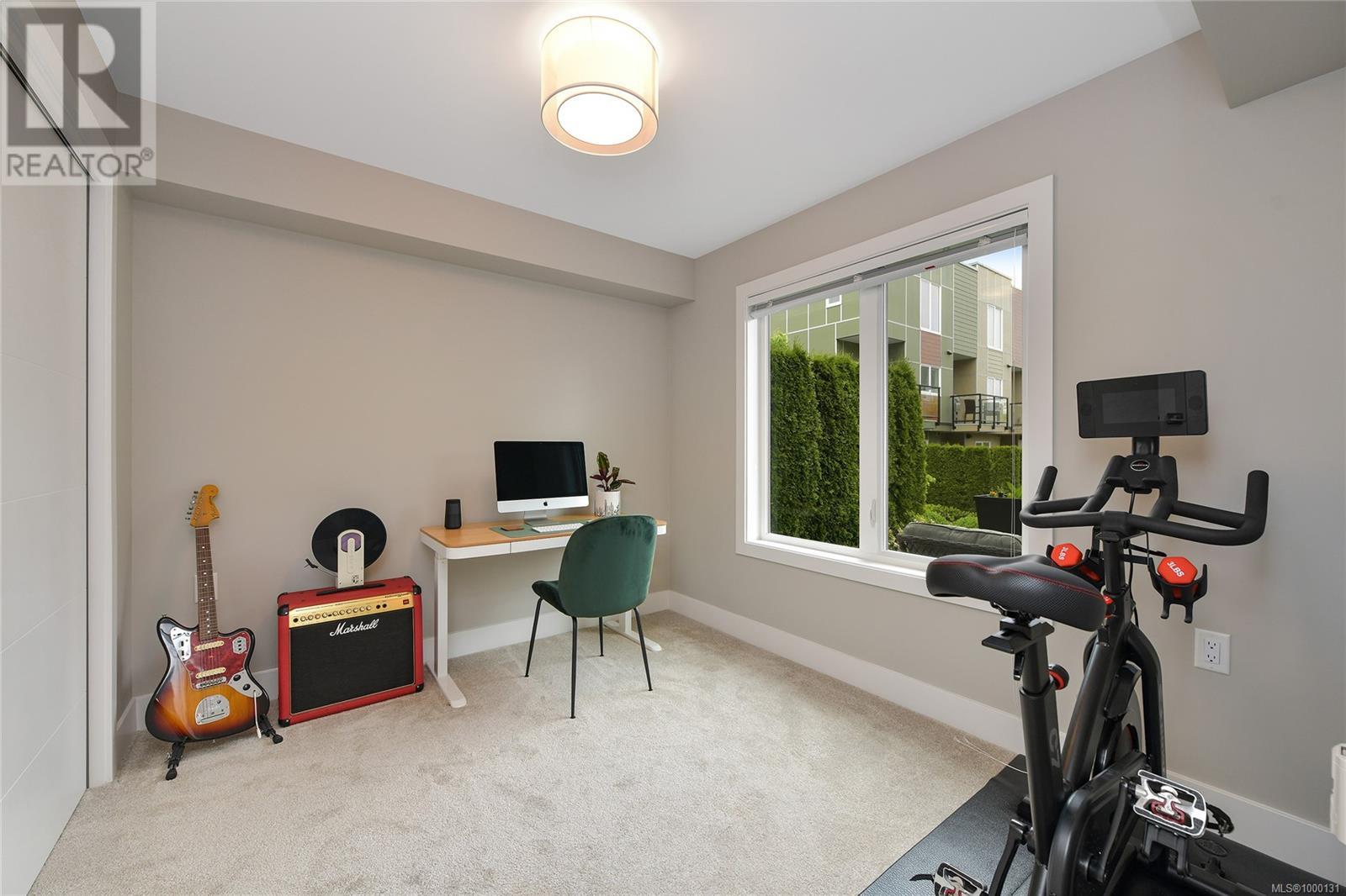 Single Family House for Sale in   Viewmont Ave The Reeve Saanich 