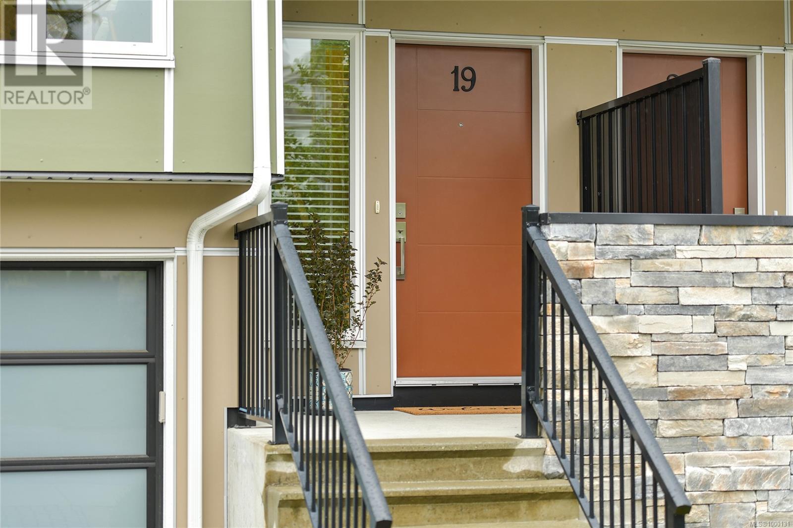 Single Family House for Sale in   Viewmont Ave The Reeve Saanich 