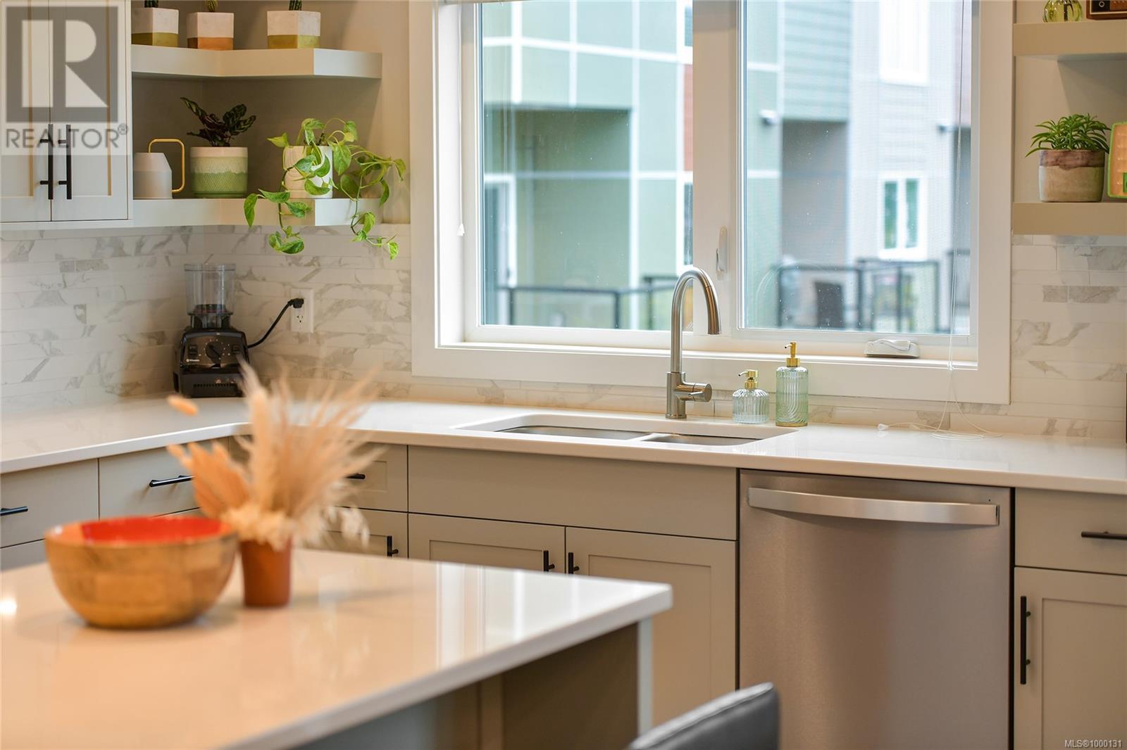 Single Family House for Sale in   Viewmont Ave The Reeve Saanich 