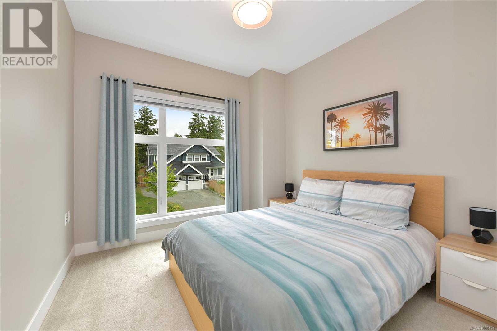 Single Family House for Sale in   Viewmont Ave The Reeve Saanich 