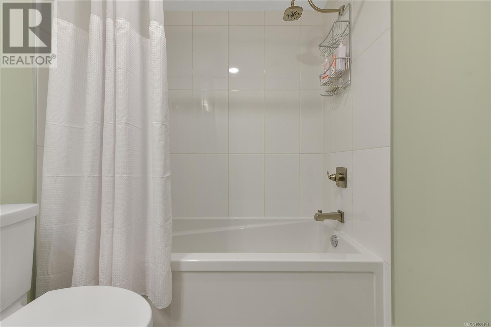 Single Family House for Sale in   Viewmont Ave The Reeve Saanich 