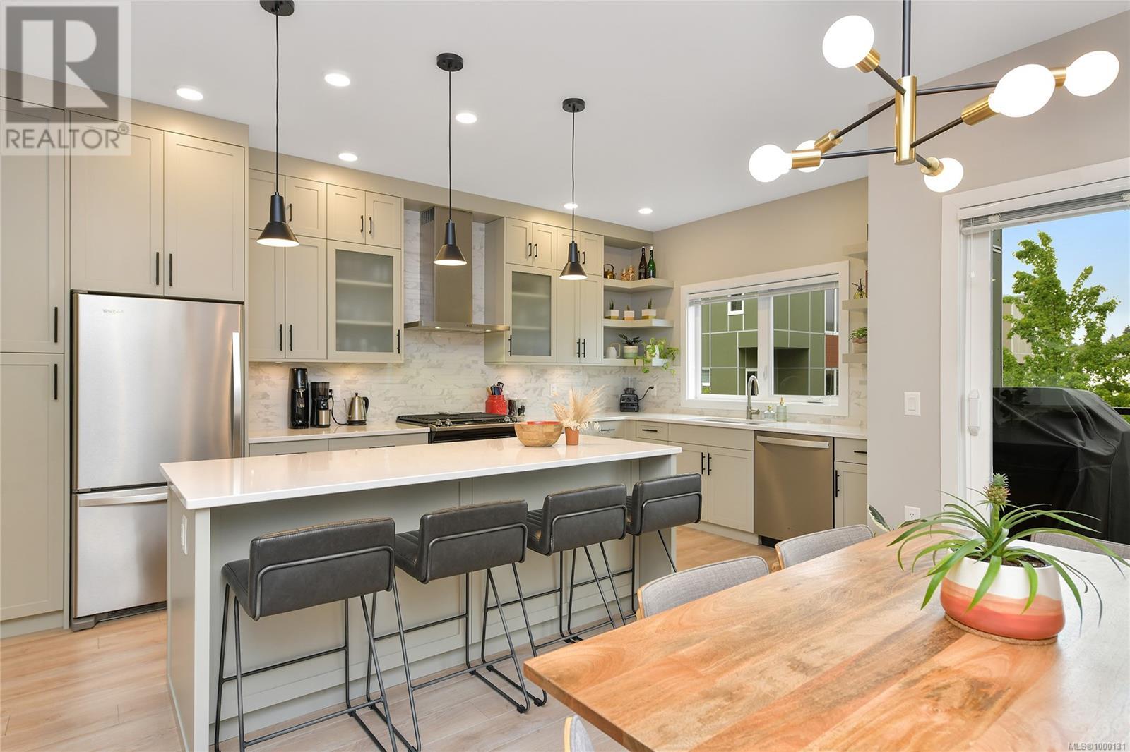 Single Family House for Sale in   Viewmont Ave The Reeve Saanich 