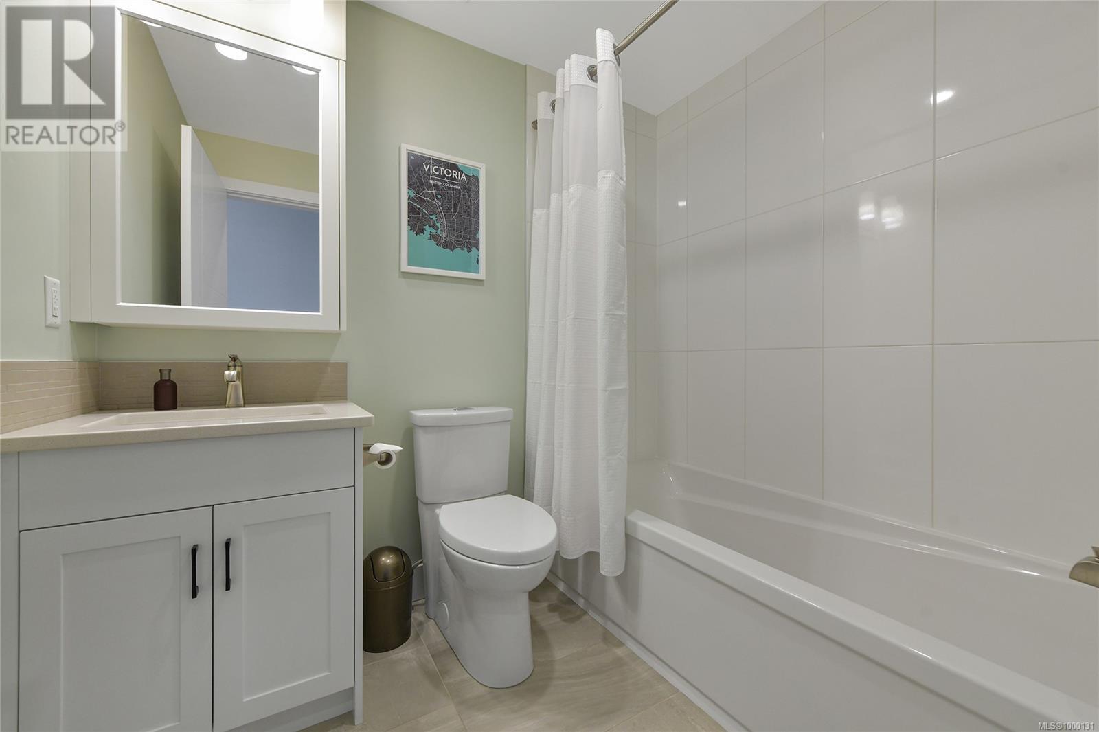 Single Family House for Sale in   Viewmont Ave The Reeve Saanich 