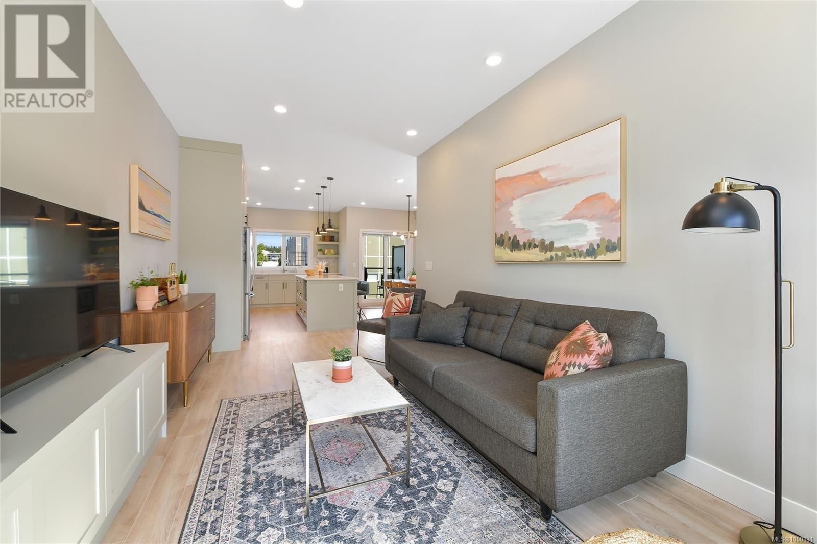 Single Family House for Sale in   Viewmont Ave The Reeve Saanich 