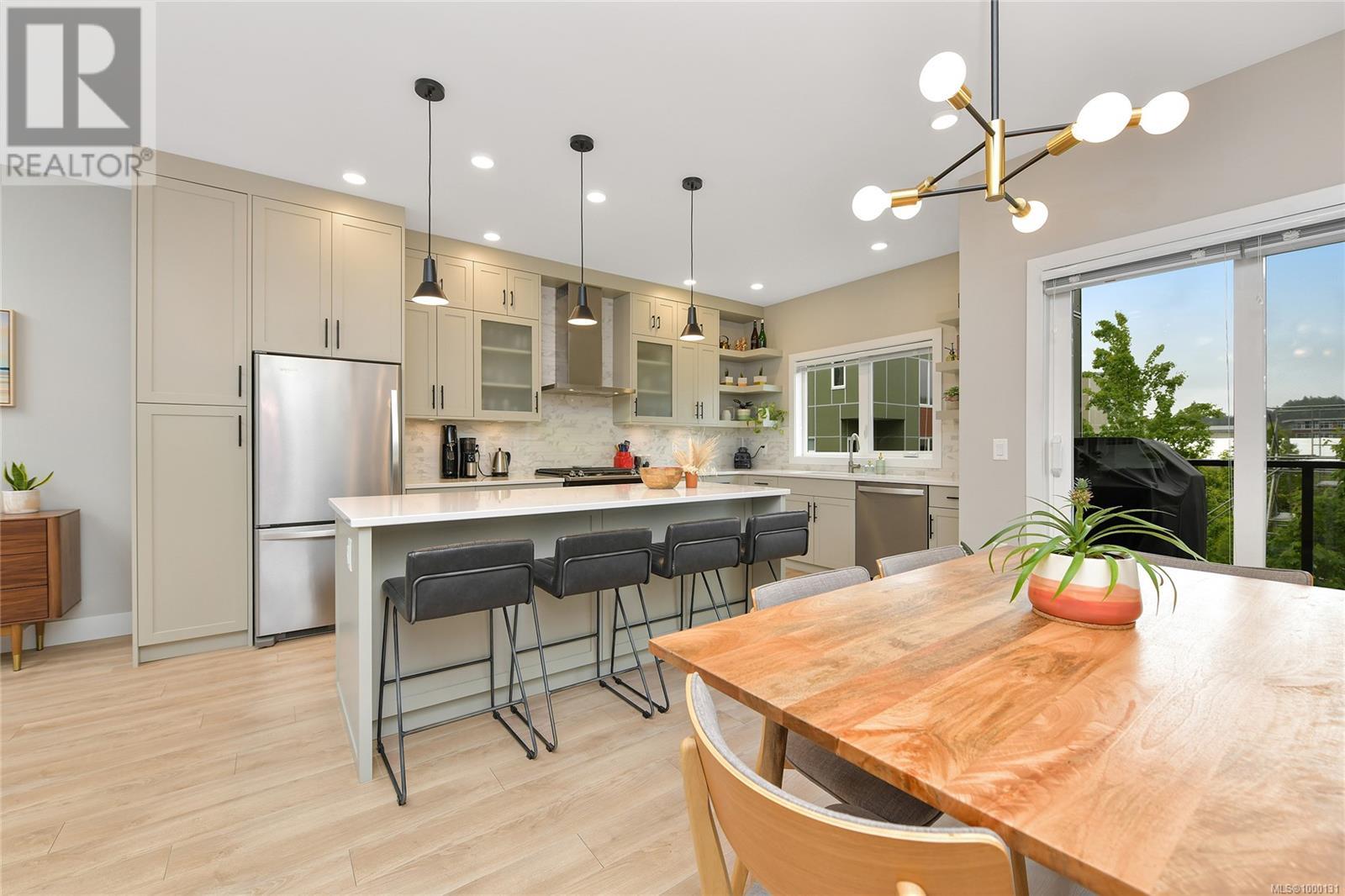 Single Family House for Sale in   Viewmont Ave The Reeve Saanich 