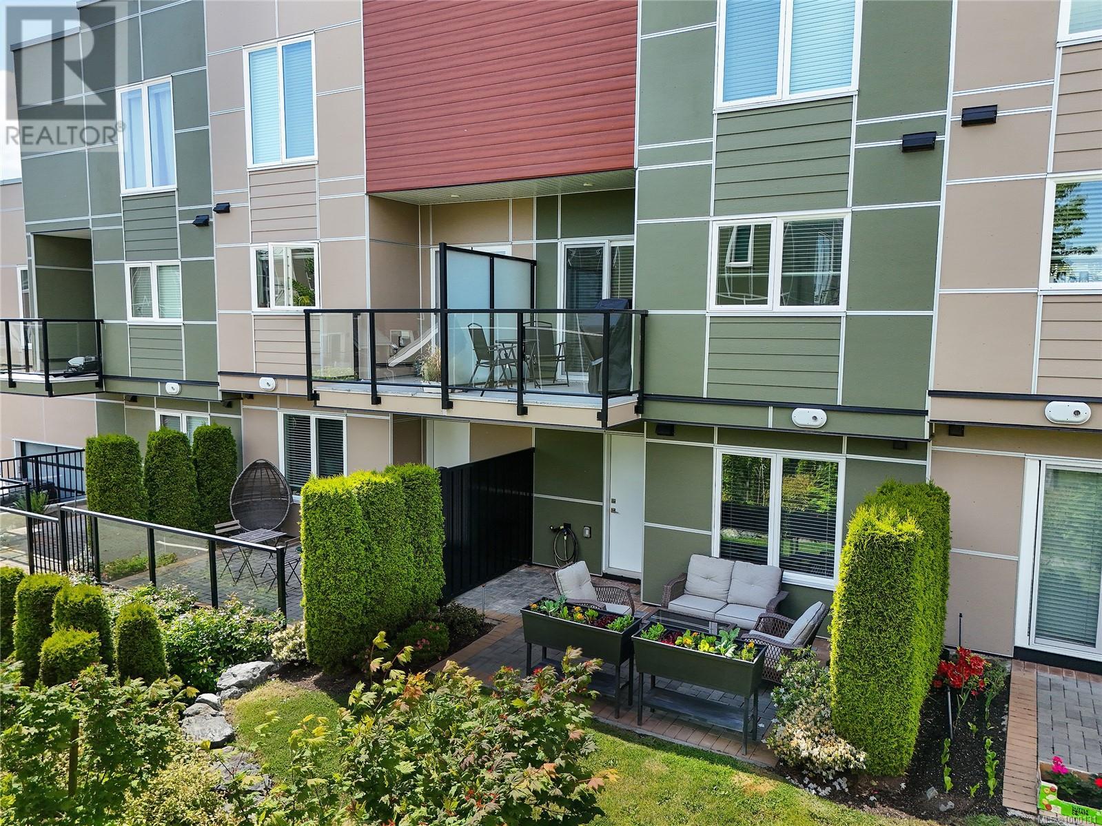 Single Family House for Sale in   Viewmont Ave The Reeve Saanich 