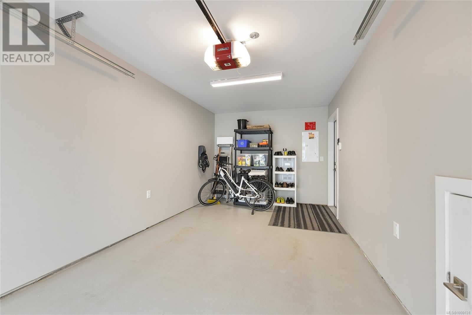 Single Family House for Sale in   Viewmont Ave The Reeve Saanich 
