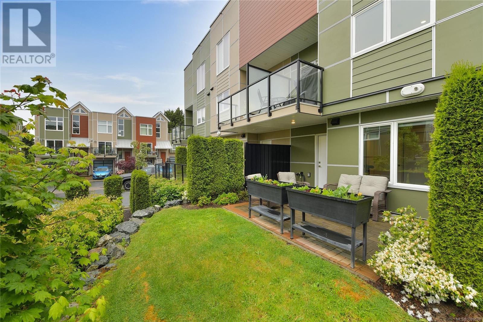 Single Family House for Sale in   Viewmont Ave The Reeve Saanich 
