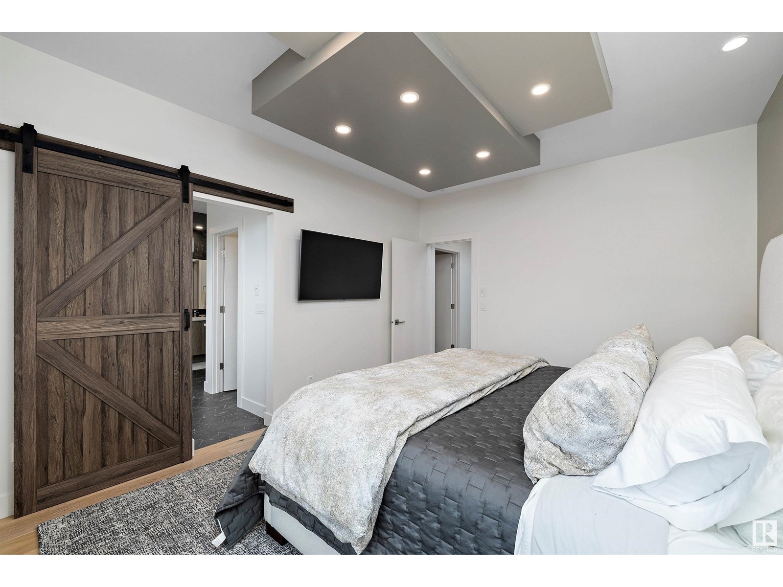 Photo 17 of 44 A Valleyview Cr Nw, Edmonton AB
