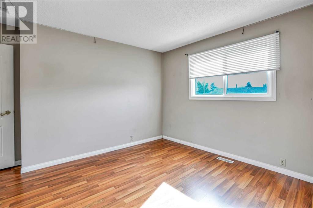 Single Family House Bi-level for Sale in  Faldale Close NE Falconridge Calgary 